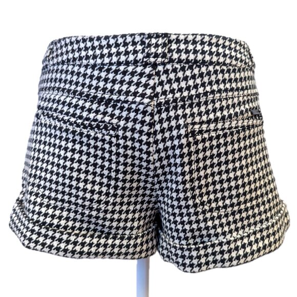 Y2K Guess | Low Rise Cuffed Hem Houndstooth Black & White Tweed Shorts | Size 29 - Picture 3 of 11